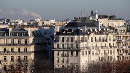 En 15 ans, les naissances ont baissé de 25 % tandis que les prix de l’immobilier dans les grandes villes, de Paris (ci-dessus) à Rennes en passant par Bordeaux, ont bondi de 20 % à 50 %.