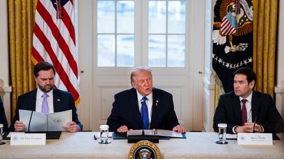 Donald Trump, le vice-président JD Vance et le secrétaire d’État américain, Marco Rubio, lors d’une réunion avec des dirigeants pétroliers à la Maison-Blanche, vendredi 9 janvier, à Washington.