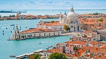 Entre avril et juillet 2026, l’accès au centre historique de Venise restera soumis à la taxe touristique, comme les années précédentes, pour une période de 60 jours.