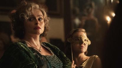Helena Bonham Carter dans Les Sept Cadrans d’Agatha Christie sur Netflix.
