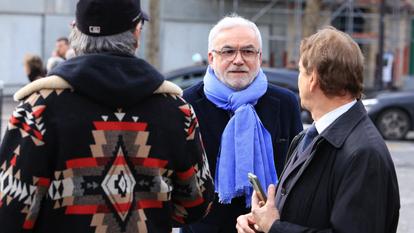 Pascal Praud aux obsèques de Rolland Courbis à Paris, le 14 janvier 2026.