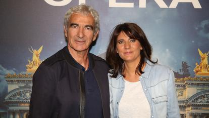 Raymond Domenech et Estelle Denis lors en 2018.