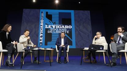 Eugénie Bastié, rédactrice en chef au Figaro, Sylvain Tesson, écrivain voyageur, Jean-Christophe Buisson, directeur adjoint du Figaro Magazine, Alain Finkielkraut, académicien, philosophe et écrivain, et Vincent Trémolet de Villers, directeur délégué de la rédaction du Figaro.