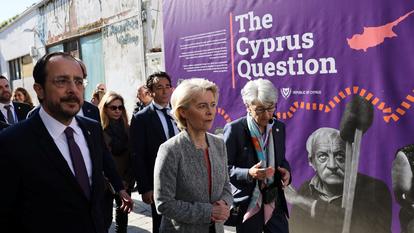 Le président chypriote Níkos Christodoulídis et la présidente de la Commission européenne Ursula von der Leyen, à Nicosie, jeudi 15 janvier 2026.