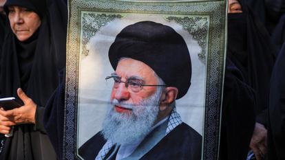 La communauté bahaïe, la plus grande minorité religieuse non musulmane d’Iran est régulièrement prise pour cible par Ali Khamenei et les autorités iraniennes.