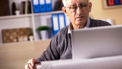 En France, entre 8 et 11 millions de personnes aident un parent proche.