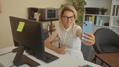 De plus en plus d’internautes doivent réaliser un selfie vidéo afin de pouvoir accéder à un site en ligne, qu’il s’agisse d’un réseau social, d’un service public ou d’un site d’e-commerce.
