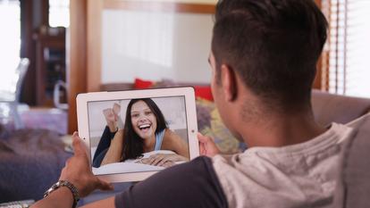 L’application Azar, successeure d’Omegle et Chatroulette, revendique moins de cinq millions d’utilisateurs en Europe.