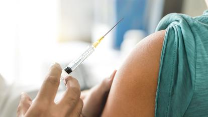 Avoir des pensées positives permettait d’augmenter l’activité cérébrale dans la zone impliquée dans la récompense, et ceci était corrélé à une hausse durable du taux d’anticorps produits suite à la vaccination