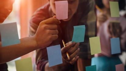 La partie de la carte a été masquée à l’aide d’un post-it jaune.