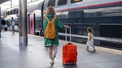 Mercredi soir, la page internet dédiée à l’offre « Optimum » de la SNCF a été modifiée, précisant que l’espace calme était « accessible à partir de 12 ans » et que « les plus petits (étaient) bien sûr les bienvenus dans le reste du train ».