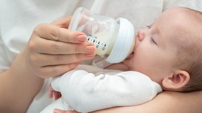 Les produits disponibles sur le marché, essentiellement issus de lait de vache, ne comblent pas totalement les besoins de l’enfant.