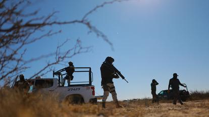 Des membres des Forces fédérales mexicaines, lors d’une opération contre les cartels de la drogue.