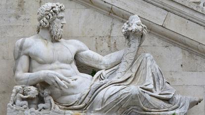 Statue de Tiberinus (dieu du fleuve Tibre) à Rome, protégeant Rémus et Romulus et tenant... une corne d’abondance.