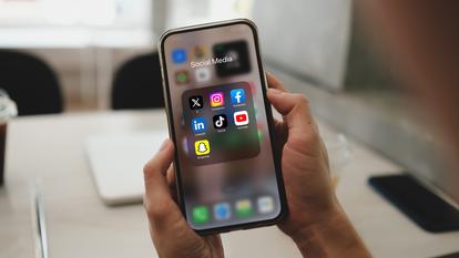 La proposition de loi sur l’interdiction des réseaux sociaux aux moins de 15 ans est débattue ce lundi à l’Assemblée nationale.
