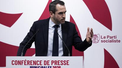 Le secrétaire général du PS et eurodéputé socialiste, Pierre Jouvet lors d’une conférence de presse sur les municipales, à Paris, lundi.