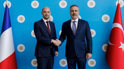 Hakan Fidan et son homologue français Jean-Noël Barrot.