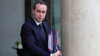 Sébastien Lecornu a adressé une lettre aux partenaires sociaux dans laquelle il annonçait renoncer à une réforme de l’assurance-chômage.
