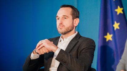 Le socialiste Pierre Jouvet à Liffré, en Ille-et-Vilaine, le 22 mars 2025.