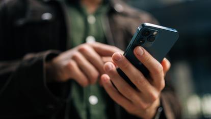 La vérification de l’âge sur les réseaux sociaux signera-t-elle la «fin de l’anonymat sur internet» ?