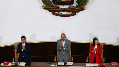 Le président de l’Assemblée nationale du Venezuela, Jorge Rodriguez, dirige une session ordinaire pour discuter de la réforme pétrolière, aux côtés du premier vice-président Pedro Infante et du deuxième vice-président Grecia Colmenares à l’Assemblée nationale, à Caracas, Venezuela, le 29 janvier 2026.