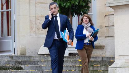 Le ministre de la Justice Gérald Darmanin et la directrice de l’Agrasc Charlotte Hemmerdinger.