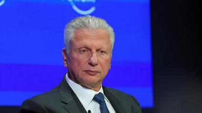 Le directeur général de Capgemini, Aiman Ezzat, a annoncé un processus « d’examen du contenu et de la portée » des contrats passés avec l’ICE.