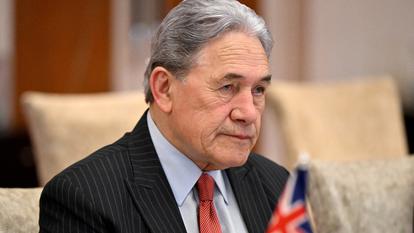 Le ministre des Affaires étrangères de Nouvelle-Zélande, Winston Peters, à Hanoï, le 26 novembre 2025.