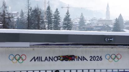 Un athlète allemand à l’entraînement de luge individuelle, le 6 février, sur la piste de Cortina d’Ampezzo.