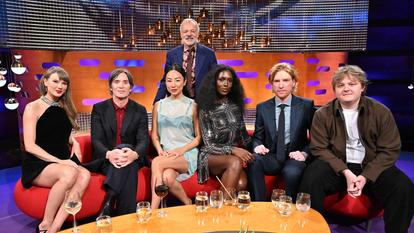 Début octobre, l’animateur phare de la télévision britannique Graham Norton réunissait sur son plateau de son talk-show pour la BBC Taylor Swift, Cillian Murphy, Greta Lee, Jodie Turner-Smith, Domhnall Gleeson et Lewis Capaldi.