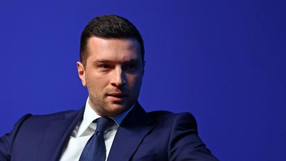 Jordan Bardella lors d’un débat sur la transition écologique et les enjeux environnementaux lors du World Impact Summit à Paris, France, le 5 février 2026.