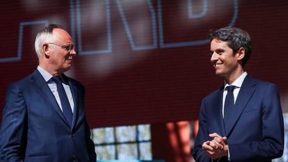 Édouard Philippe et Gabriel Attal à la Cité du cinéma, à Saint-Denis (Seine-Saint-Denis), le 6 avril 2025.