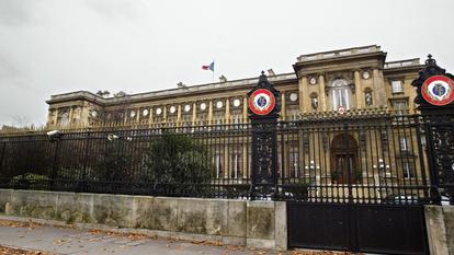 Le Quai d’Orsay, qui parle volontiers au Figaro d’une «brebis galeuse» et reconnaît qu’il y a eu des «manquements» en 2013, veut faire la lumière le plus vite possible sur cette affaire, à l’époque mise sous le tapis.