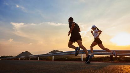 Il y a un courant christique dans ce panégyrique de l’effort-souffrance, du don-dépassement, de la discipline-abnégation. Le sportif doit accepter la crucifixion avant la grâce ; la joie qui transporte est dans le prolongement de la douleur.