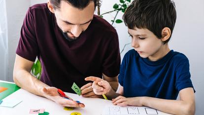 Les interventions recommandées dans la prise en charge du trouble du spectre de l’autisme (TSA) visent à travailler les domaines de la communication et du langage, de l’autonomie, des habiletés sociales, de la motricité ou encore de la sensorialité.