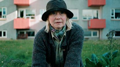 Face aux conflits de voisinage qui éclatent dans son immeuble de Reykjavik, Ditte Jensen va les résoudre avec la même pugnacité qu’elle employait lors de ses interrogatoires musclés en Afghanistan.