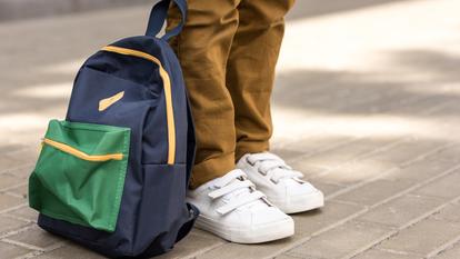 Depuis mars 2025, 12 000 fouilles de sacs ont été réalisées aux abords des établissements scolaires.