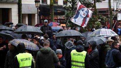 Rassemblement en hommage à Quentin, place de la Sorbonne à Paris, dimanche.