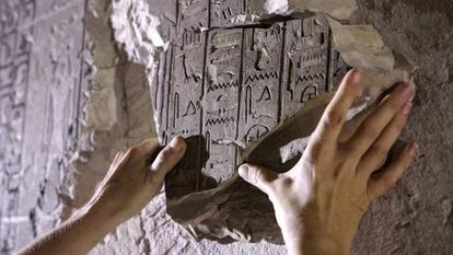 Le Palais des hiéroglyphes - Sur les traces de Champollion sur Histoire TV.