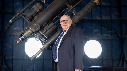 Patrice Bouchet de Puyraimond, ici dans la grande coupole de l’Observatoire de Paris, a mené une grande partie de sa carrière au Chili.