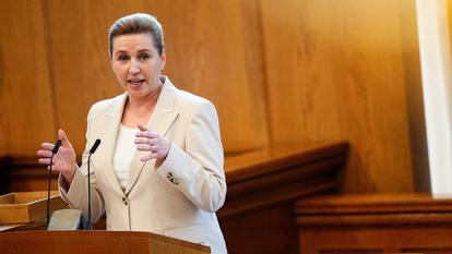 Mette Frederiksen s’adresse au Parlement le 26 février 2026.