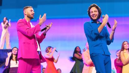 Vianney et M. Pokora au spectacle des Enfoirés 2026 à Bercy.