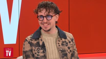 Guilherme, candidat en lice pour la 15e saison de «The Voice», sur le plateau du «Buzz TV» ce lundi 2 mars.