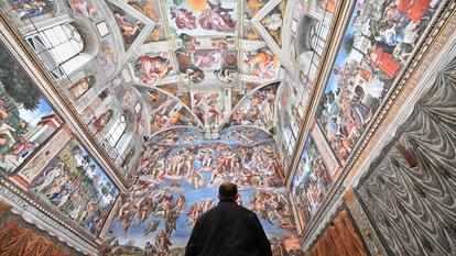 La légende dit que le pape Paul III, impressionné par Le Jugement dernier de Michel-Ange, se serait mis à genoux devant sa beauté.