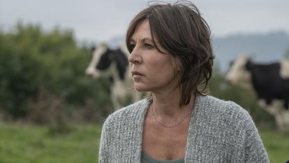 Dans le téléfilm Au cœur de nos terres, le personnage joué par Mathilde Seigner est de retour dans la ferme familiale