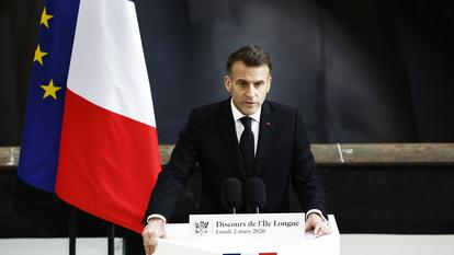 Emmanuel Macron sur la base de l’île Longue, en Bretagne, lundi 2 mars 2026.