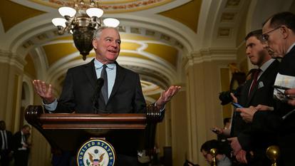 Le sénateur démocrate Tim Kaine, principal rapporteur de la résolution pour limiter les pouvoirs de guerre du président américain.