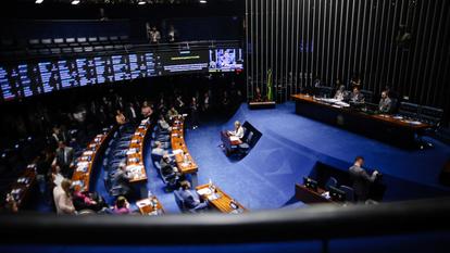 Des sénateurs assistent à une séance de vote sur un décret relatif à l’accord commercial Mercosur-UE au Sénat fédéral de Brasília, au Brésil, le 4 mars 2026.