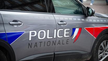 La police a placé en détention provisoire le principal suspect.