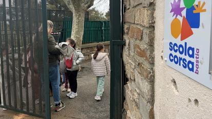 L’école Scola Corsa bénéficie, de la part de la mairie, de locaux prêtés et d’une subvention annuelle d’environ 60 000 euros.